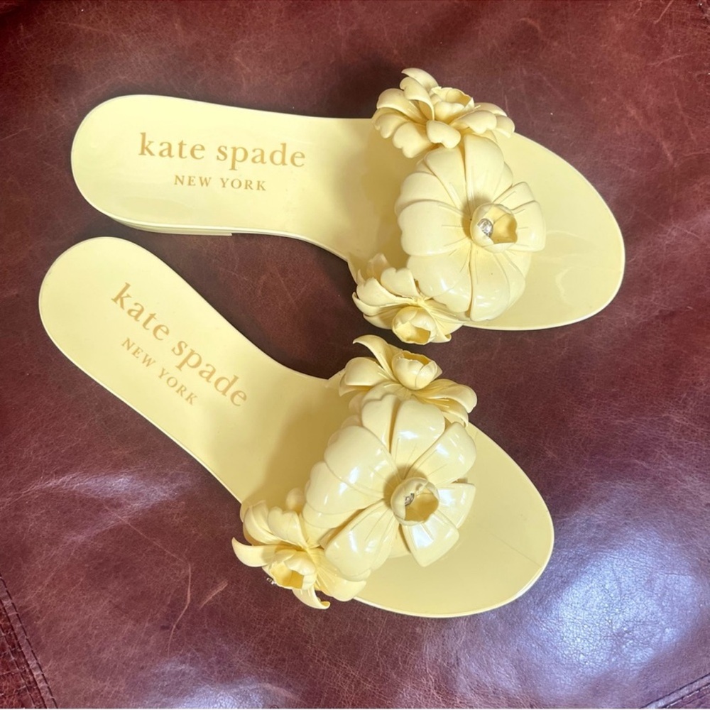 Kate Spade Jaylee 3D Floral Design & Rhinestone Embellished Sandals Size 8 - Picture 2 of 5